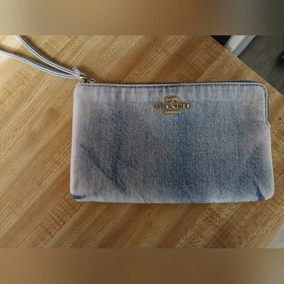 COACH NWT Washed Denim Large Wristlet - Picture 4 of 8